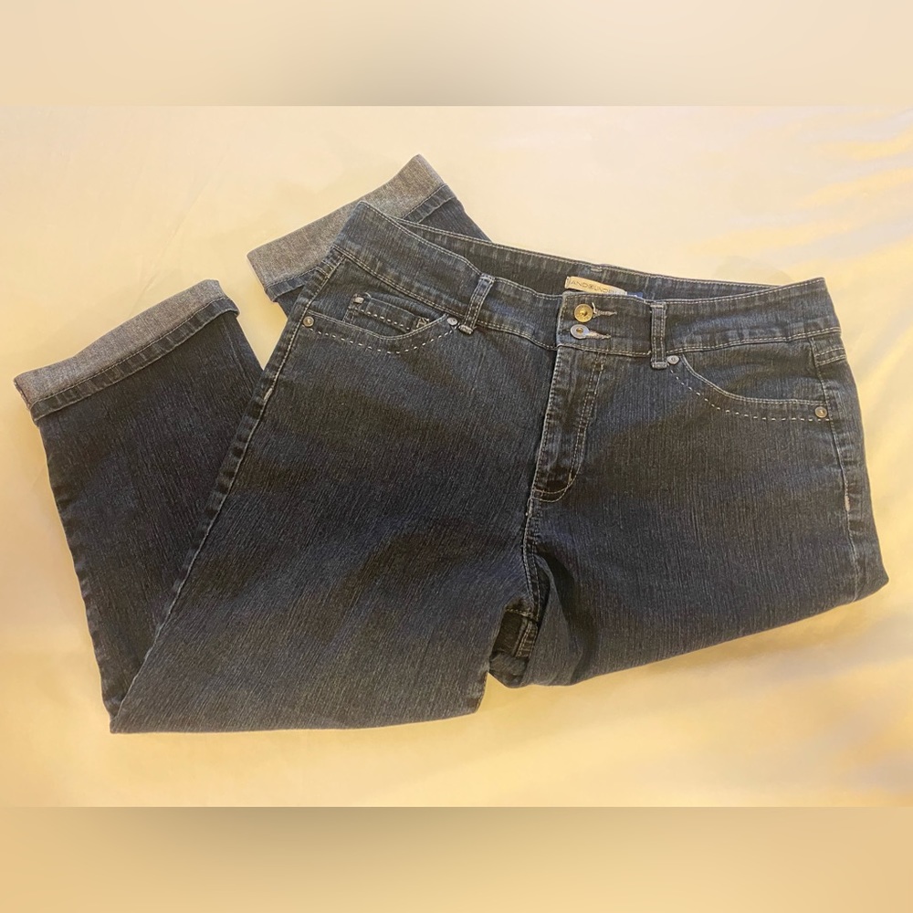 BandolinoBlu women’s jean capris size 10. Like New